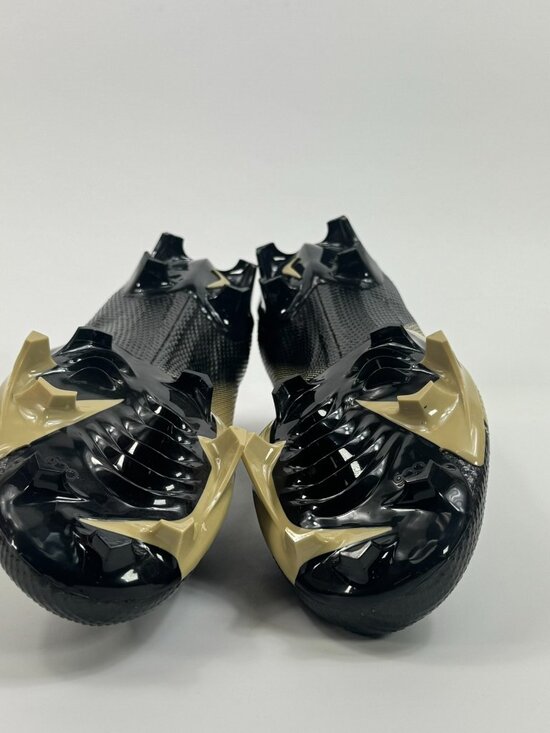 Athletic_Shoes